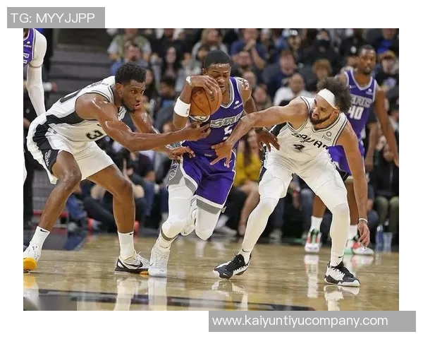 七人得分上双福克斯谈文班缺阵强调团队合作精神